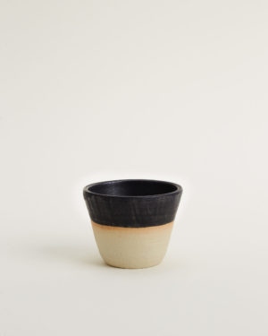 Čierna handmade keramická šálka na espresso